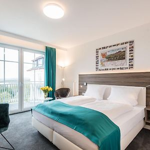 Zimmer mit Kingsize-Bett